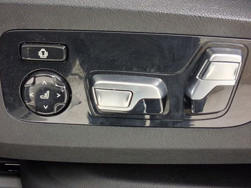 Used 2024 BMW X7 xDrive40i w/ M Sport Package AWD/4WD image 13