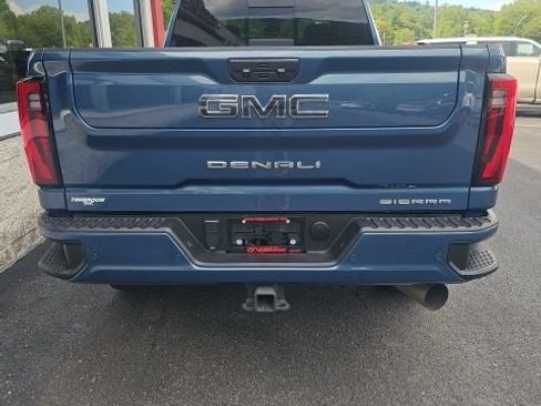 Used 2024 GMC Sierra 2500 Denali Ultimate AWD/4WD image 7