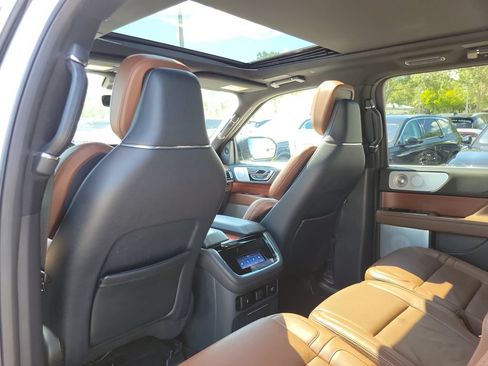 Certified 2024 Lincoln Navigator Reserve AWD/4WD image 9