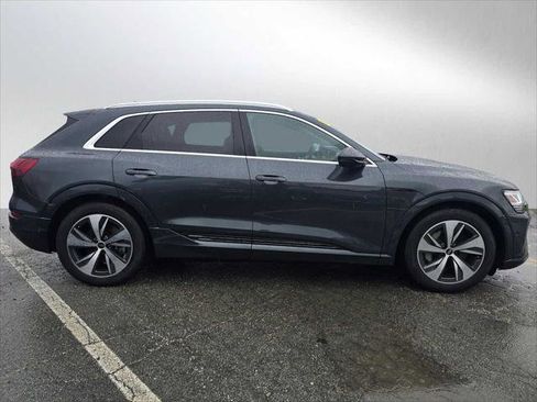 Used 2024 Audi Q8 e-tron Premium Plus w/ Premium Plus Package image 2