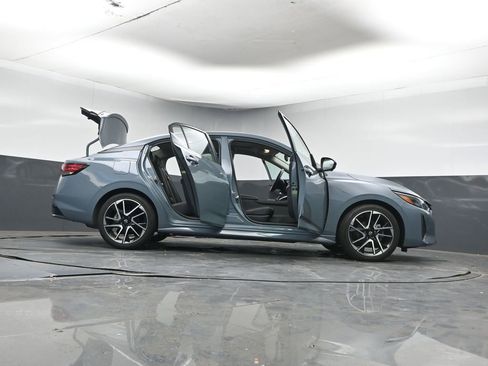 Used 2024 Nissan Sentra SR w/ SR Premium Package image 45