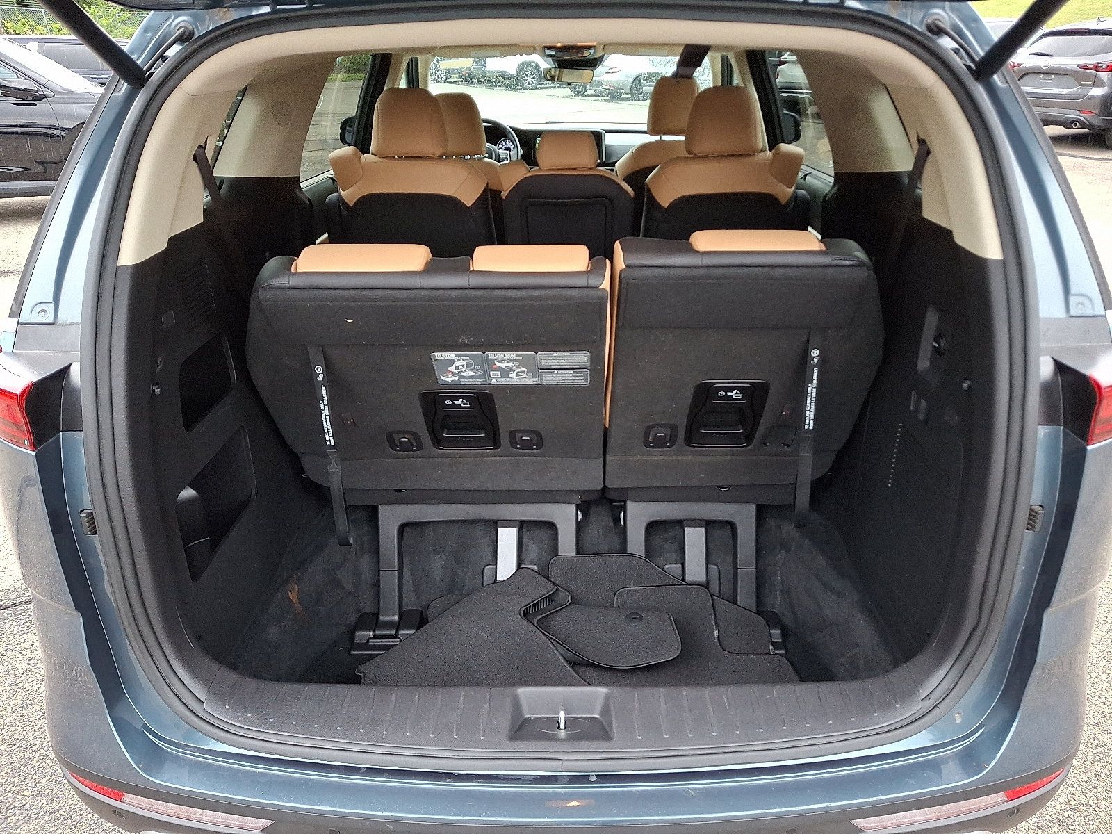 Used 2024 Kia Carnival EX FWD image 29