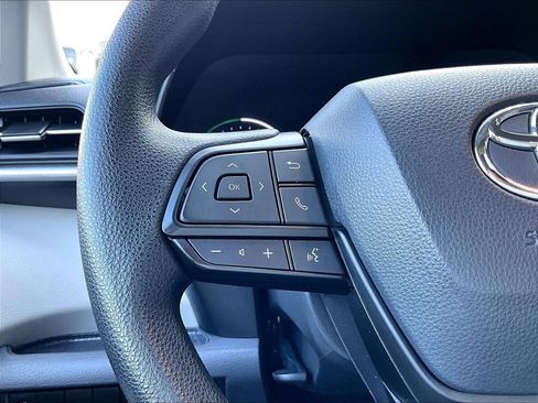 Used 2024 Toyota Sienna LE w/ LE Plus Package AWD/4WD image 24