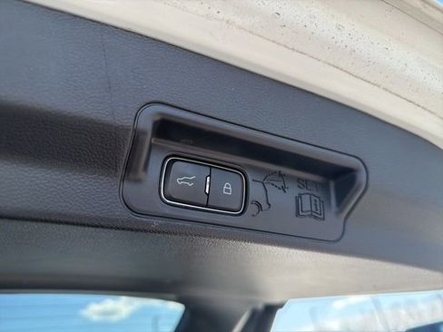 Certified 2022 Ford Explorer XLT w/ Equipment Group 202A image 9