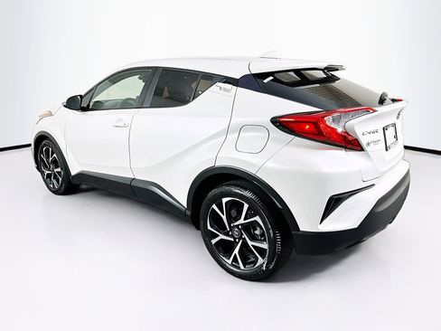 Used 2021 Toyota C-HR XLE image 5