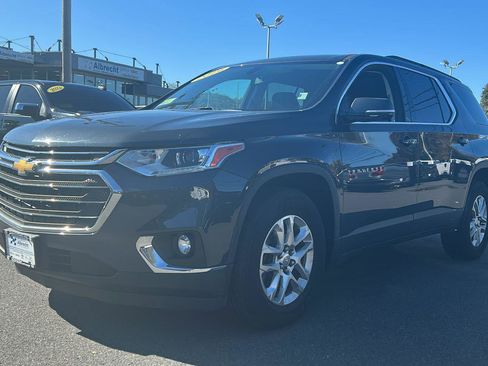 Certified 2019 Chevrolet Traverse LT image 3