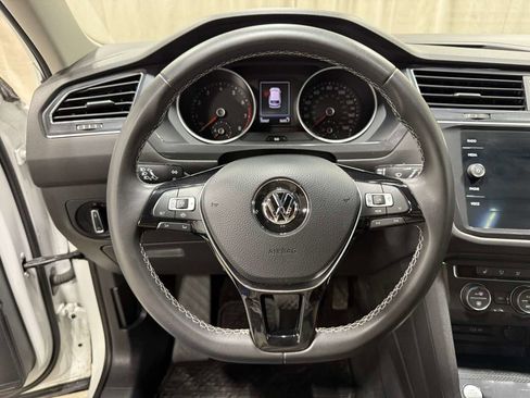 Used 2021 Volkswagen Tiguan SE w/ Panoramic Sunroof Package image 11