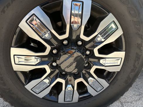 Used 2024 GMC Sierra 2500 Denali w/ Denali Reserve Package AWD/4WD image 4