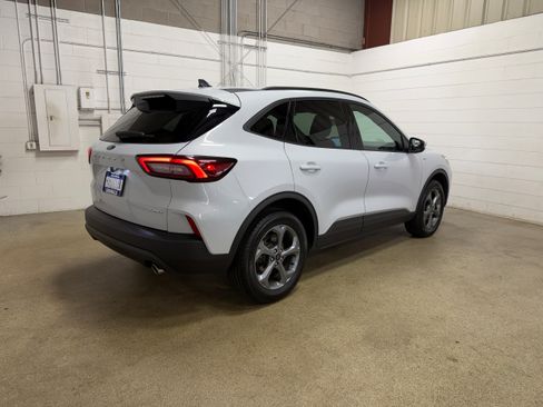 Certified 2025 Ford Escape ST-Line Select AWD/4WD image 8
