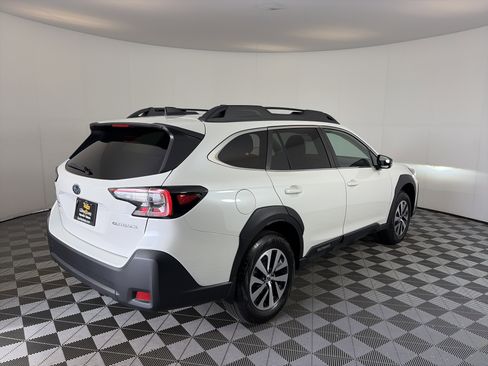 Used 2025 Subaru Outback Premium AWD/4WD image 10