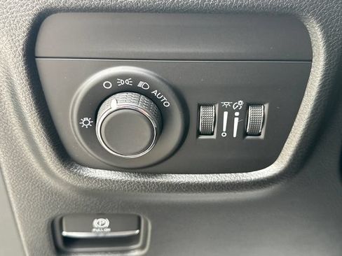 Used 2025 Jeep Grand Cherokee L Altitude AWD/4WD image 27