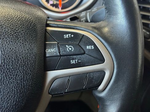 Used 2016 Jeep Cherokee Latitude w/ Cold Weather Group image 13