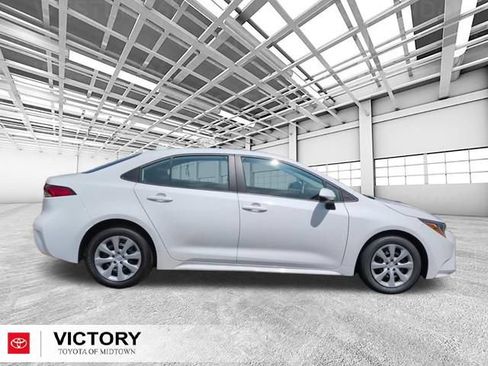 Used 2024 Toyota Corolla LE FWD image 2
