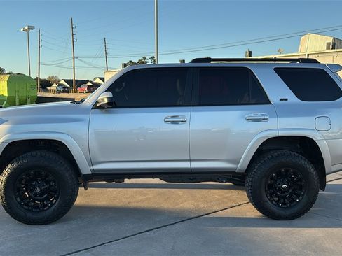 Used 2022 Toyota 4Runner SR5 image 3