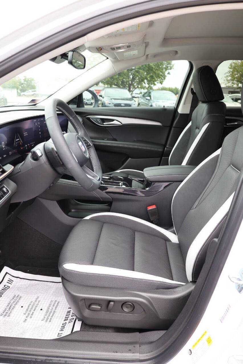 Used 2025 Buick Envision Sport Touring AWD/4WD image 13