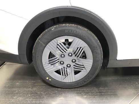 New 2025 Kia K4 LX image 9