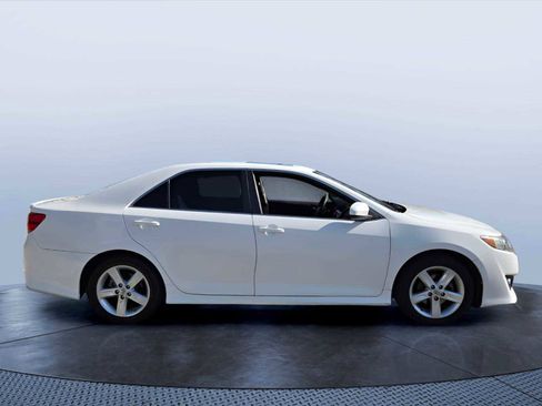 Used 2014 Toyota Camry SE w/ Leather Package FWD image 6