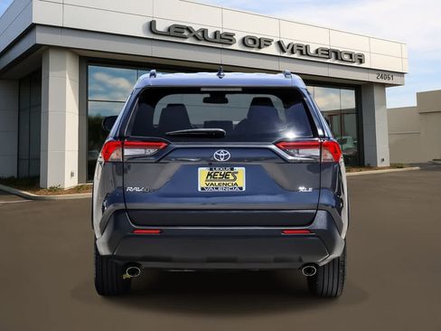 Used 2022 Toyota RAV4 XLE Premium FWD image 3