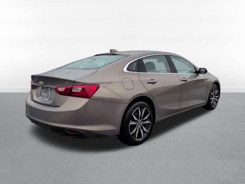 Used 2017 Chevrolet Malibu LT w/ Driver Confidence Package FWD image 6