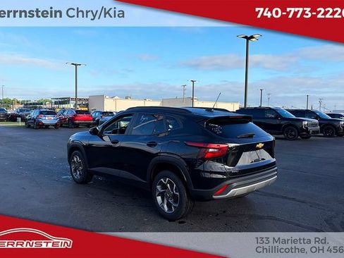 Used 2025 Chevrolet Trax LT FWD image 5