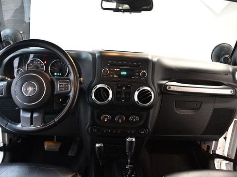 Used 2014 Jeep Wrangler Unlimited Sahara AWD/4WD image 9