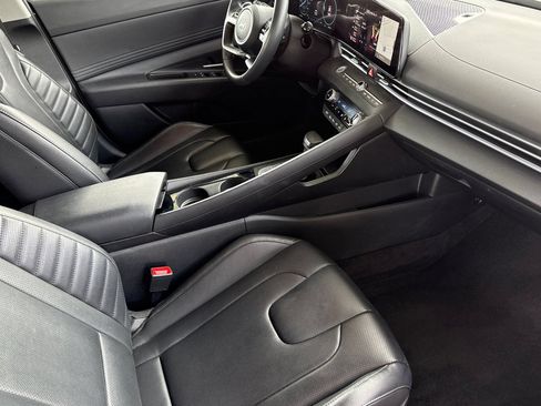 Used 2025 Hyundai Elantra Limited FWD image 23