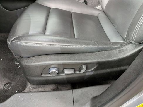 Certified 2025 Cadillac XT4 Premium Luxury image 15