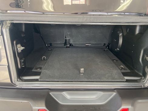 Used 2018 Jeep Wrangler Unlimited Sahara image 15