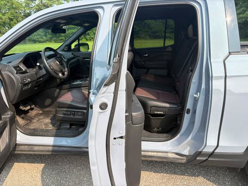 Used 2025 Honda Ridgeline Black Edition image 15