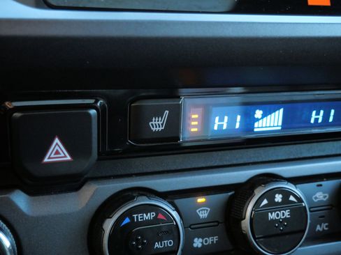 Certified 2018 Toyota Tacoma TRD Off-Road image 33