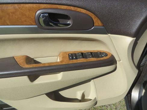 Used 2008 Buick Enclave CX w/ Driver Confidence Package image 12