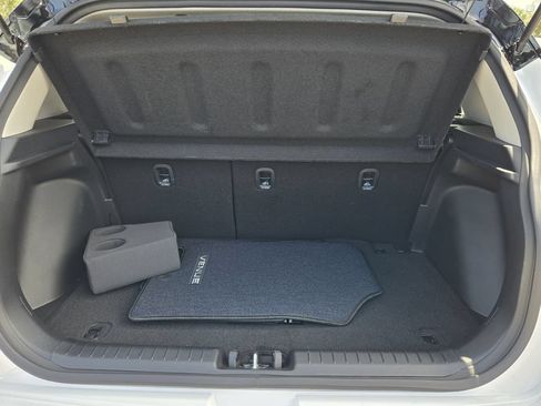 Certified 2025 Hyundai Venue Limited FWD image 14