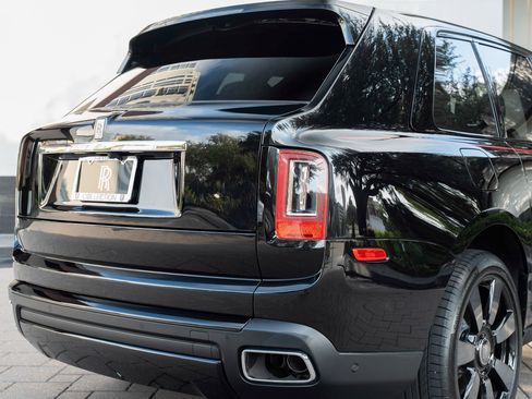 Certified 2023 Rolls-Royce Cullinan w/ Dark Exterior Package image 45