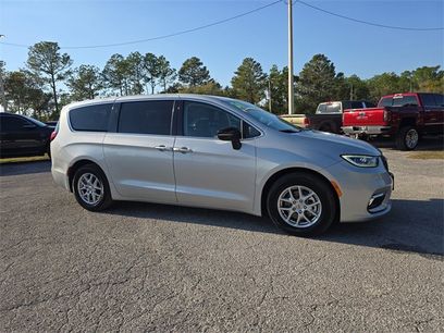 Certified 2024 Chrysler Pacifica Touring-L
