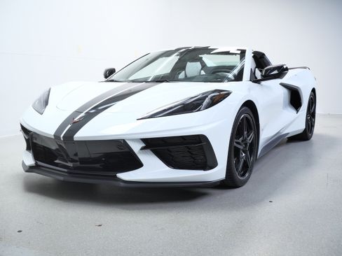 Used 2022 Chevrolet Corvette Stingray Preferred Conv w/ Z51 Performance Package RWD image 10