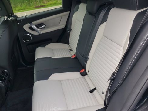 Used 2026 Land Rover Discovery Sport Landmark AWD/4WD image 33
