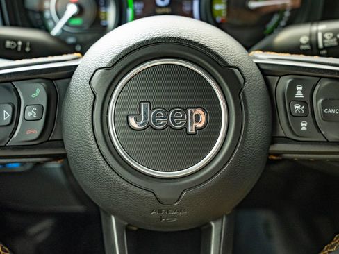 Used 2024 Jeep Wrangler Unlimited AWD/4WD image 28