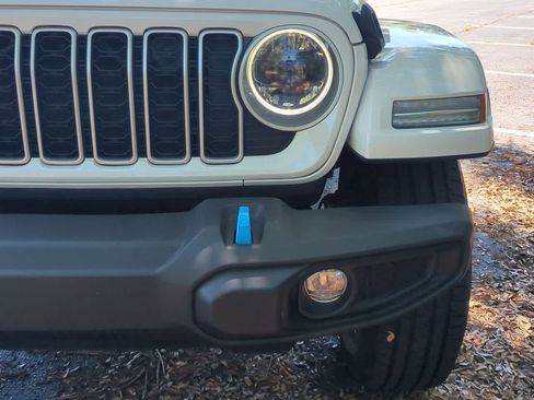 Used 2024 Jeep Wrangler Unlimited Sahara AWD/4WD image 11