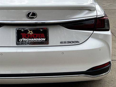 Used 2020 Lexus ES 300h w/ Premium Package image 6