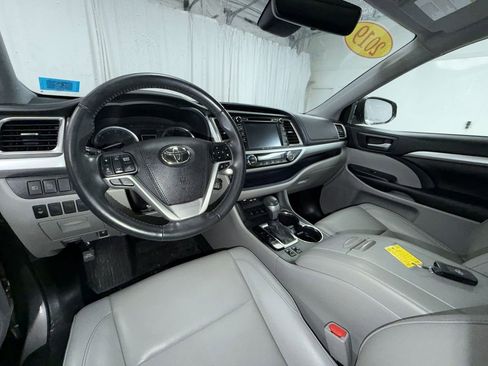 Used 2019 Toyota Highlander XLE image 15