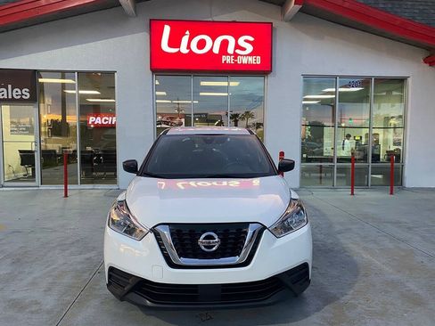 Used 2020 Nissan Kicks S FWD image 1