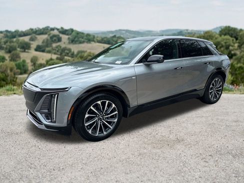 Used 2024 Cadillac Lyriq Sport RWD image 3