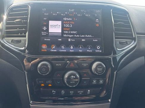 Used 2019 Jeep Grand Cherokee Altitude AWD/4WD image 23