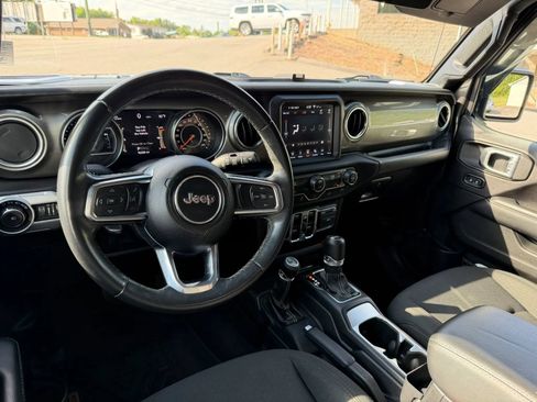 Used 2019 Jeep Wrangler Unlimited Sahara AWD/4WD image 27