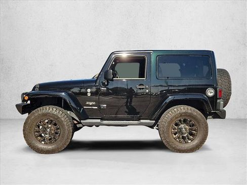 Used 2018 Jeep Wrangler Sahara w/ Connectivity Group AWD/4WD image 9