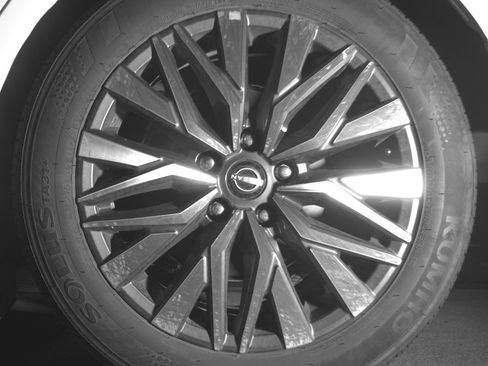 Used 2025 Nissan Altima 2.5 SV FWD image 11