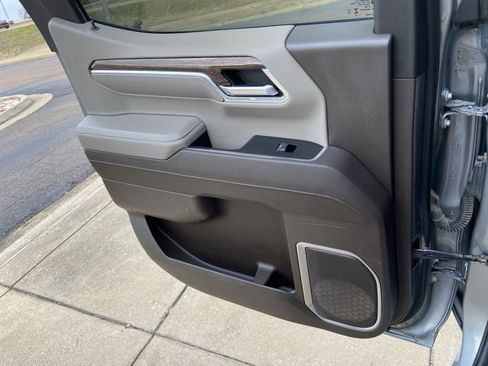 Used 2024 GMC Sierra 1500 SLE w/ Preferred Package image 47