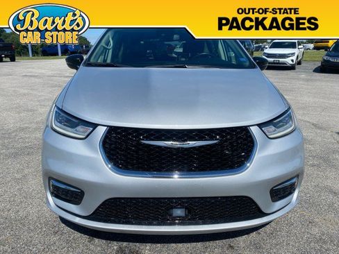Used 2024 Chrysler Pacifica Limited FWD image 2