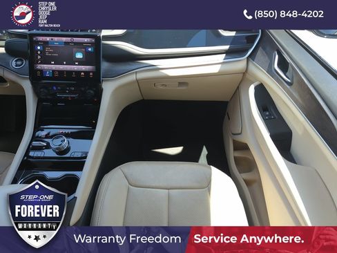 Used 2022 Jeep Grand Cherokee Limited 4xe w/ Luxury Tech Group II AWD/4WD image 15