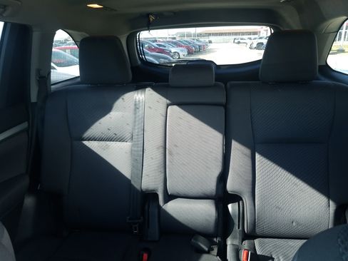 Used 2019 Toyota Highlander LE image 19